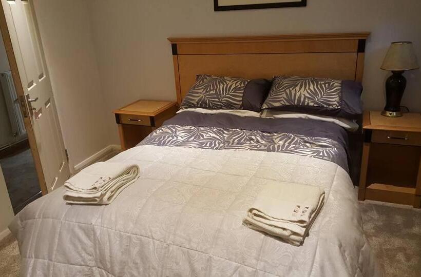 فندق صغير The Plough Inn