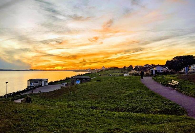 مبيت وإفطار Alexander Lodge