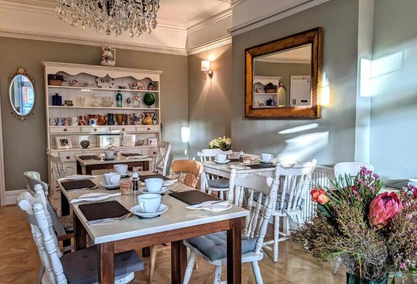 مبيت وإفطار Alexander Lodge