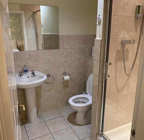 צימר Broadlawns Guest House