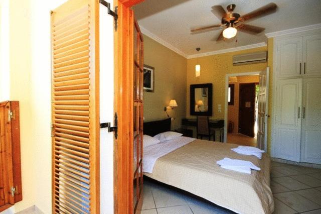 Bella Vista Hotel Studios & Apartments