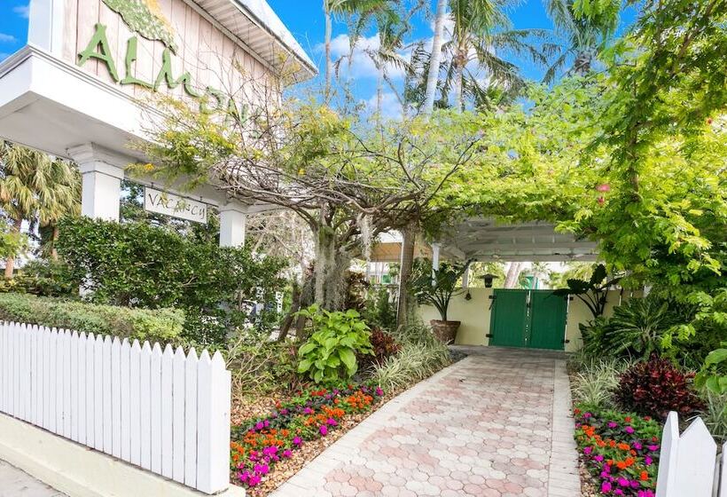 ホテル Almond Tree Inn  Adults Only