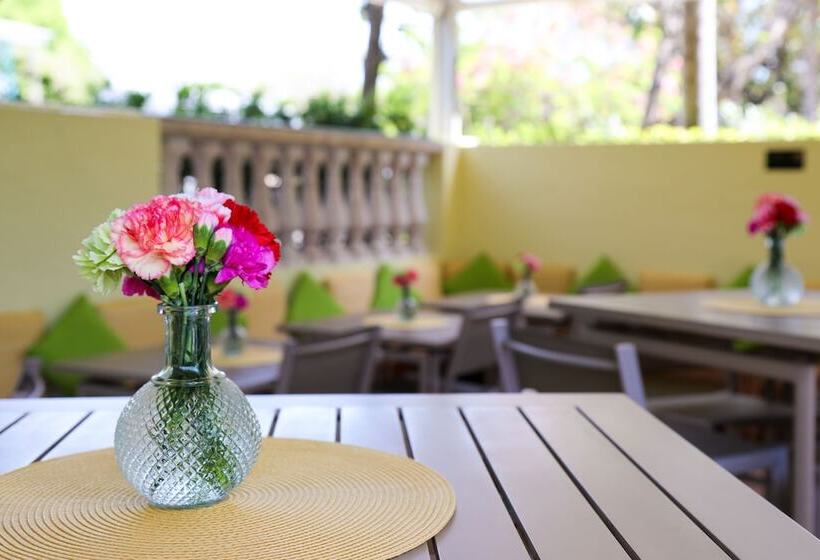 فندق Almond Tree Inn  Adults Only