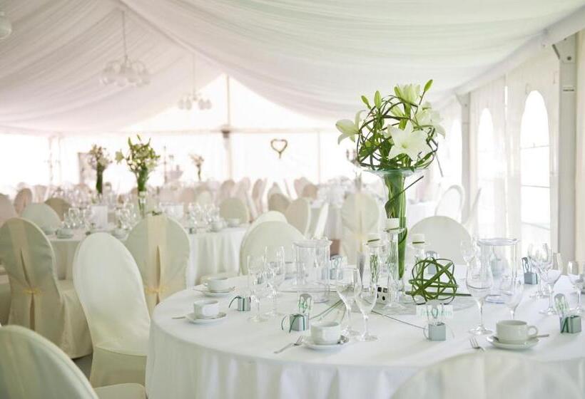 Отель Am Schloss