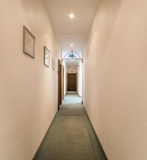 Отель Am Schloss