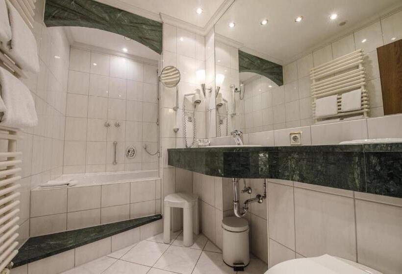 Отель Am Schloss