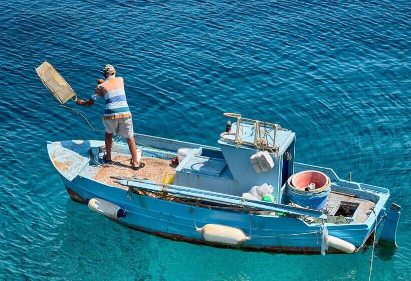 Отель Aretanassa