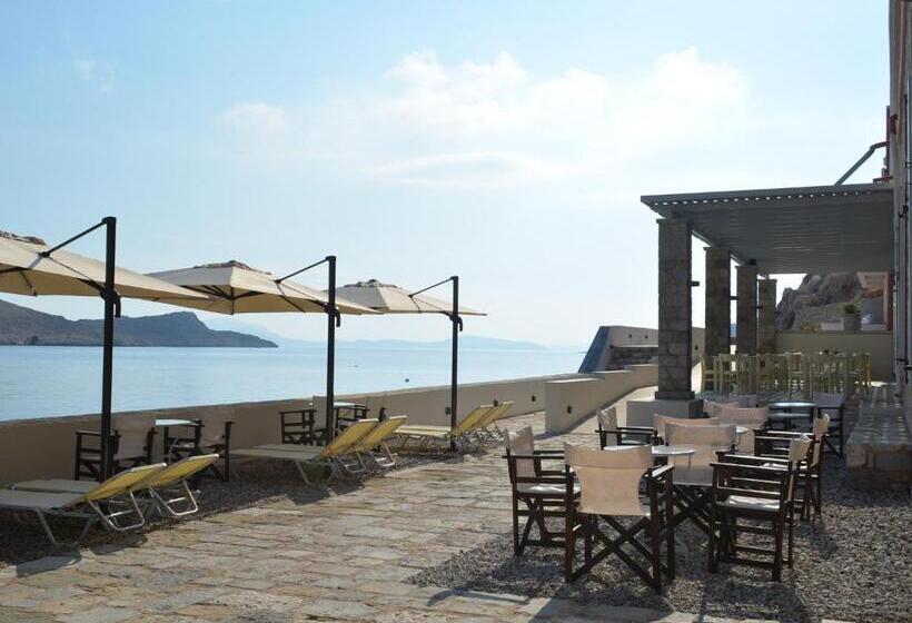 Отель Aretanassa