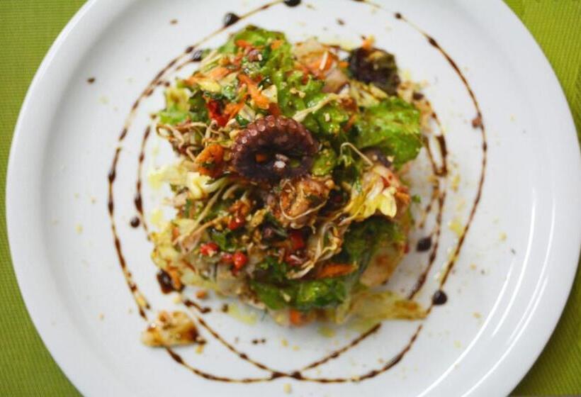 Отель Aretanassa