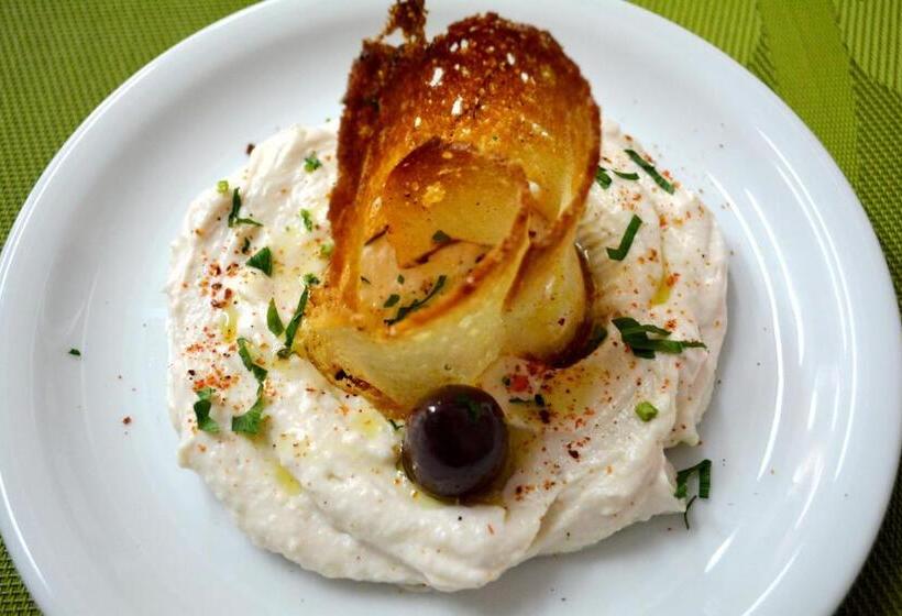 Отель Aretanassa