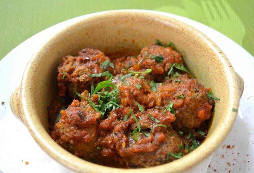 Отель Aretanassa