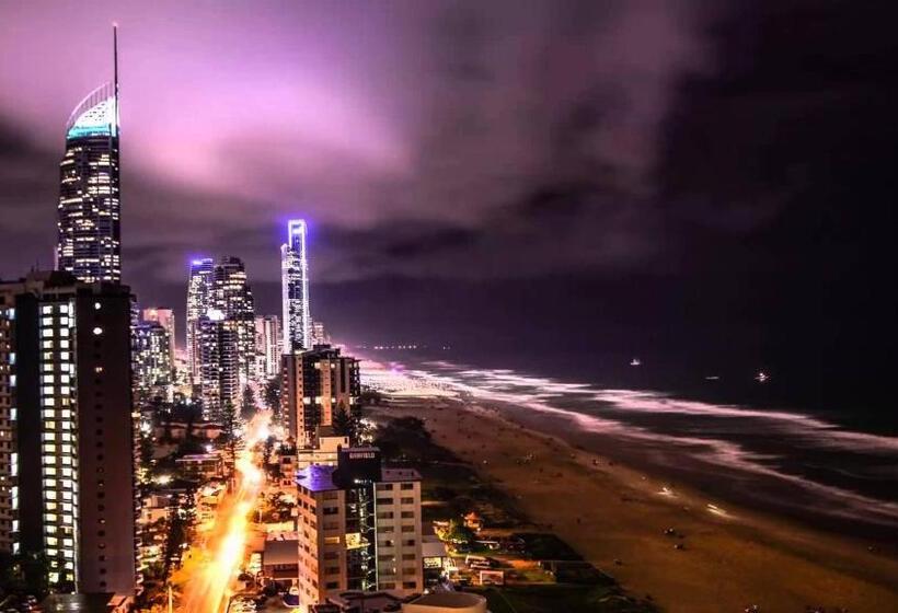 هتل Aristocrat Apartments