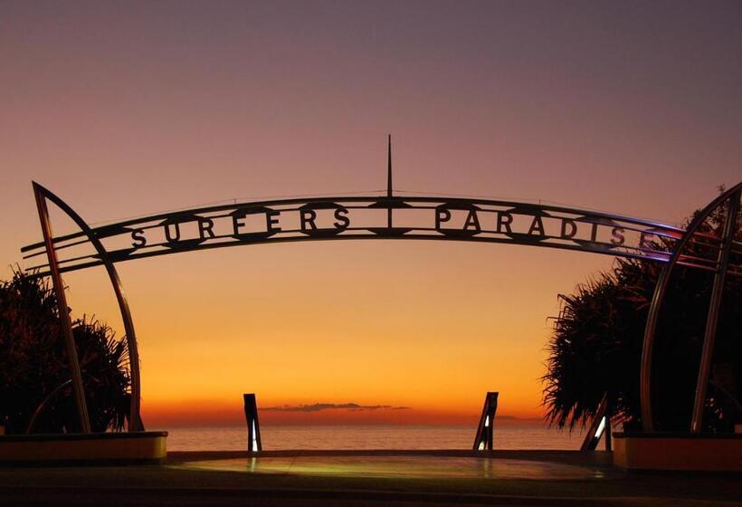 هتل Aristocrat Apartments