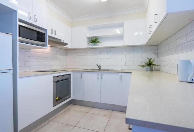 هتل Aristocrat Apartments