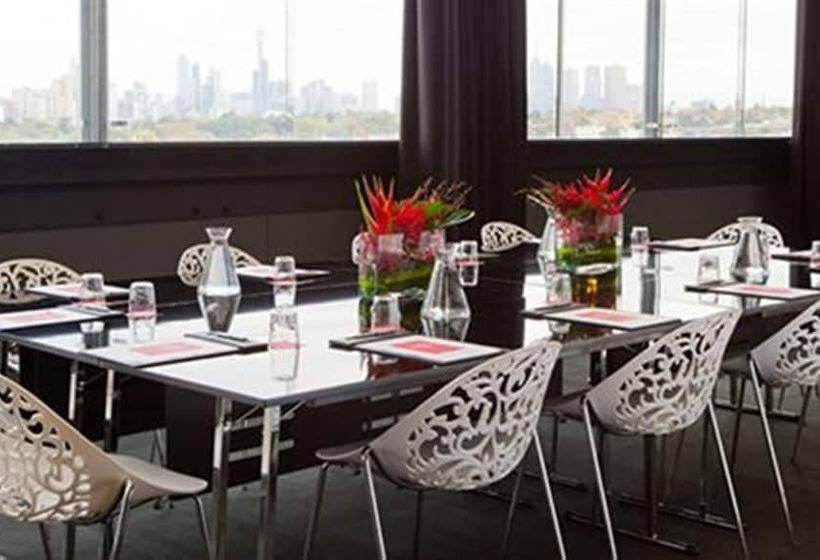 Отель The Cullen Melbourne   Art Series