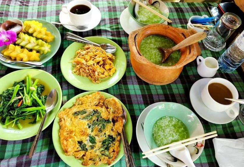 فندق Ayutthaya Garden River Home