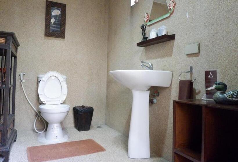 فندق Ayutthaya Garden River Home