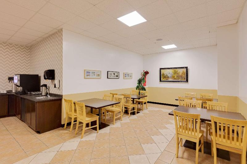 فندق Baymont By Wyndham Edson