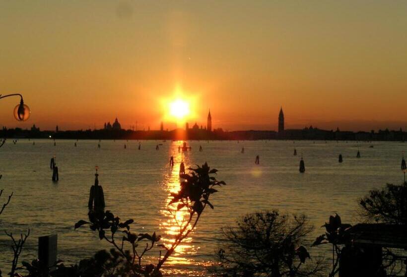 Отель Belvedere