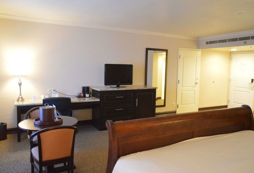 酒店 Best Western Plus Nuevo Laredo Inn & Suites