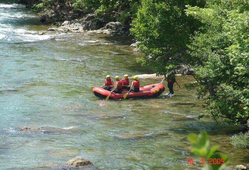בית מלון כפרי Bourazani Wild Life Resort