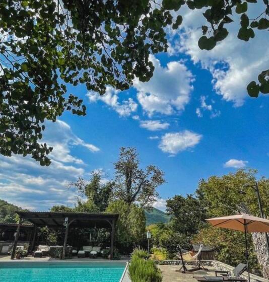 בית מלון כפרי Bourazani Wild Life Resort