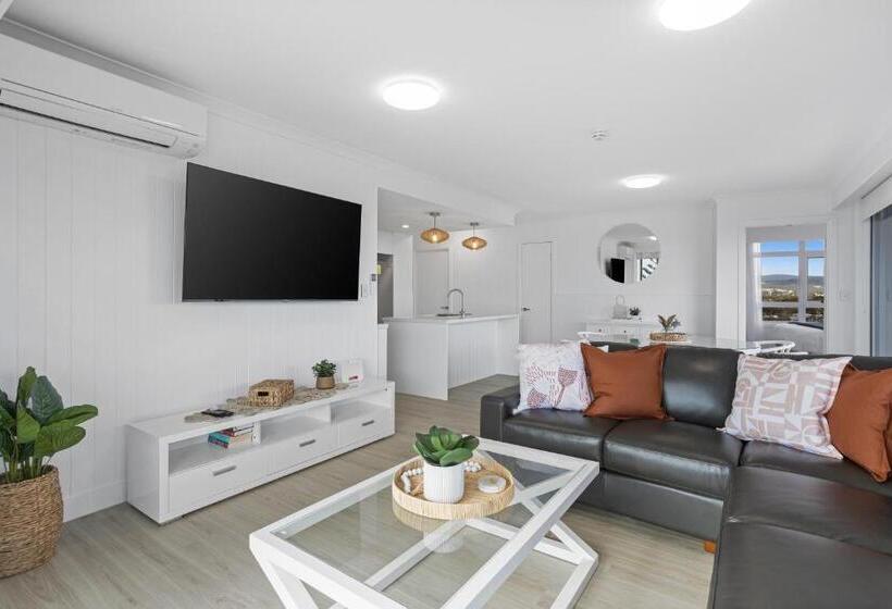 Отель Ultiqa Burleigh Mediterranean Resort