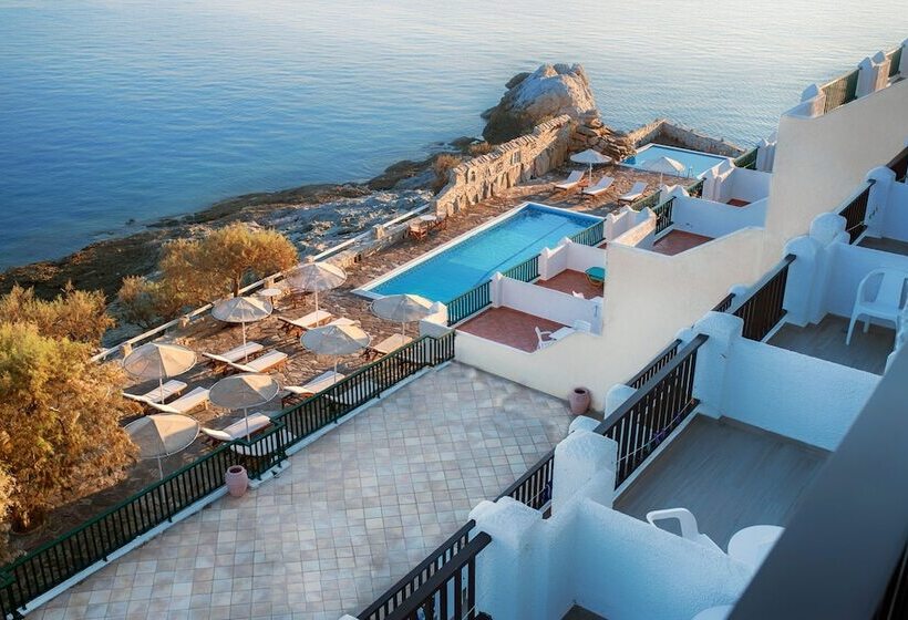 Cavos Bay Hotel & Studios