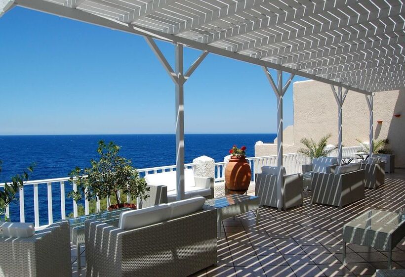 Cavos Bay Hotel & Studios