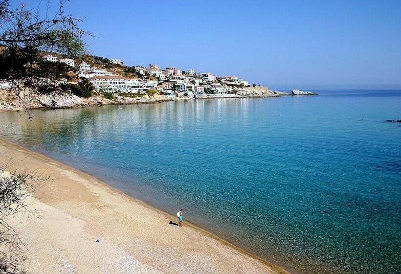 Cavos Bay Hotel & Studios