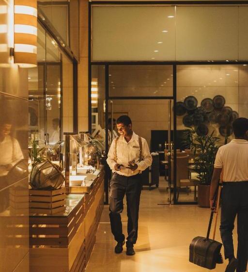 فندق Cinnamon Lakeside