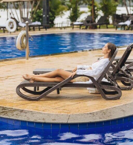 فندق Cinnamon Lakeside