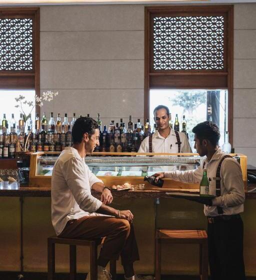 فندق Cinnamon Lakeside