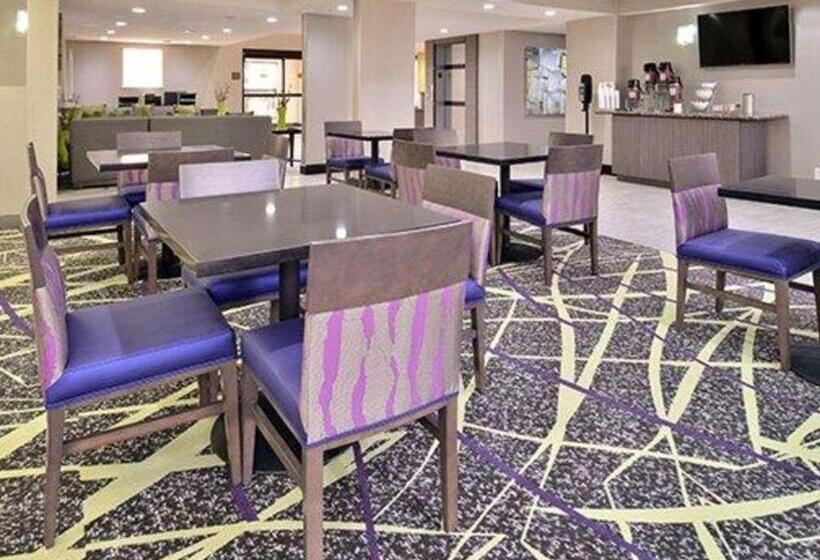 فندق Comfort Inn & Suites Frisco   Plano