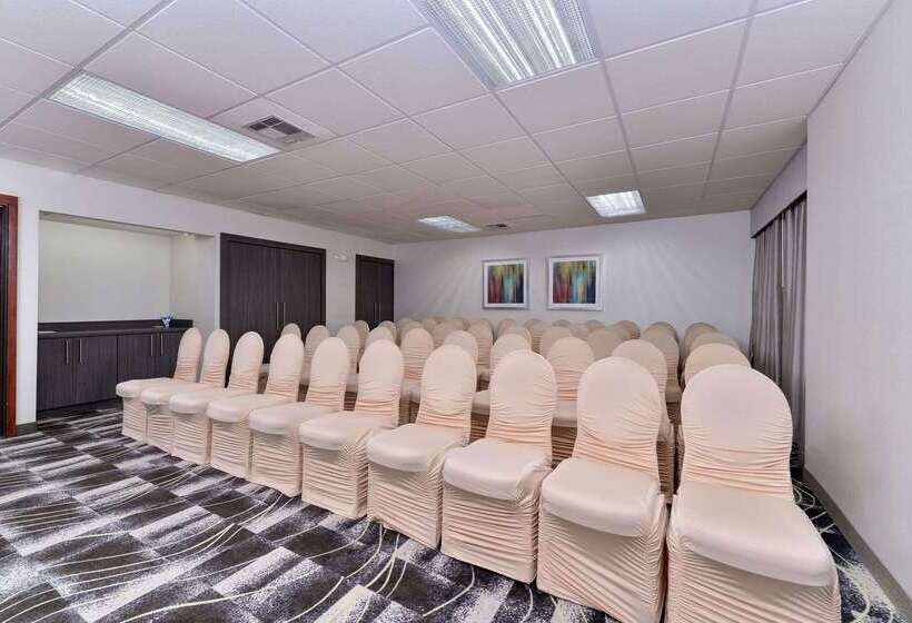 فندق Comfort Inn & Suites Frisco   Plano