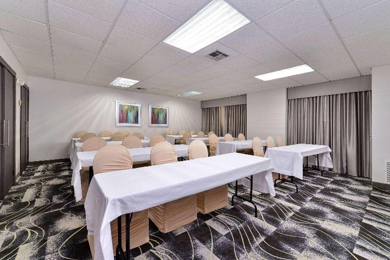 בית מלון כפרי Comfort Inn & Suites Frisco   Plano