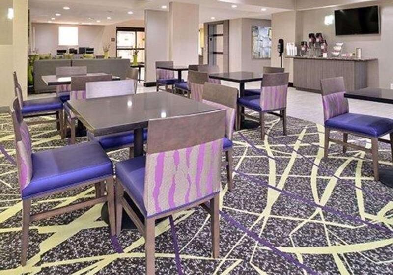 فندق Comfort Inn & Suites Frisco   Plano