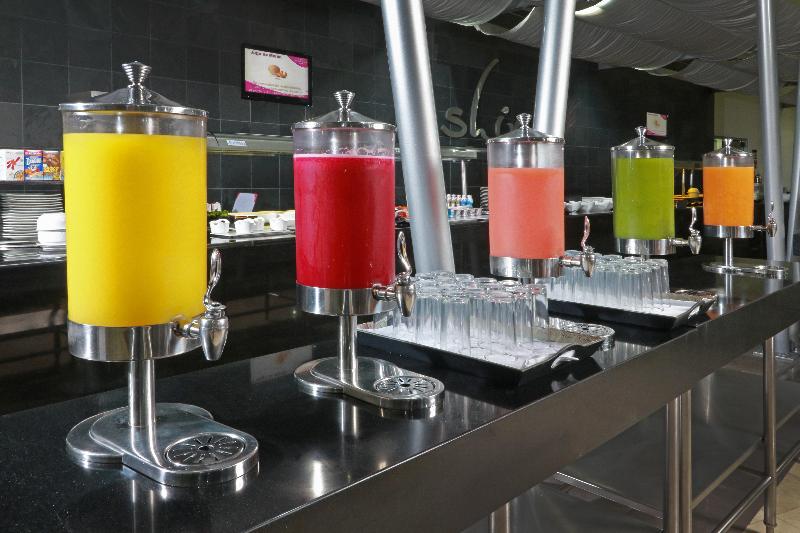 Отель Crowne Plaza Leon, An Ihg