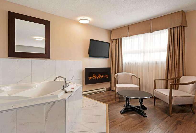 Отель Days Inn By Wyndham Fredericton