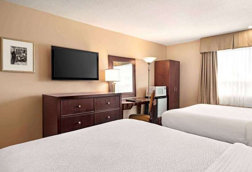 Отель Days Inn By Wyndham Fredericton