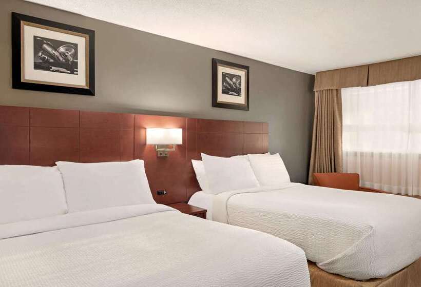 هتل Days Inn By Wyndham Fredericton