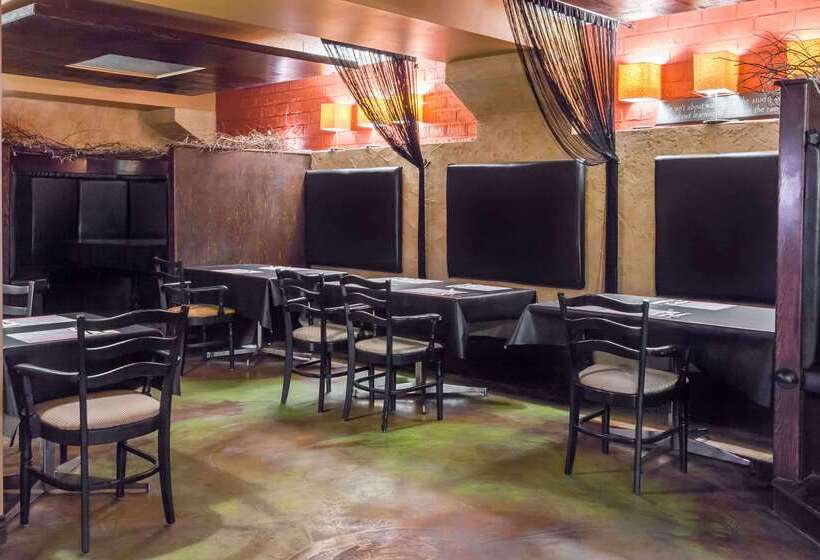 Отель Days Inn By Wyndham Fredericton