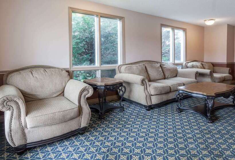 Отель Days Inn By Wyndham Fredericton