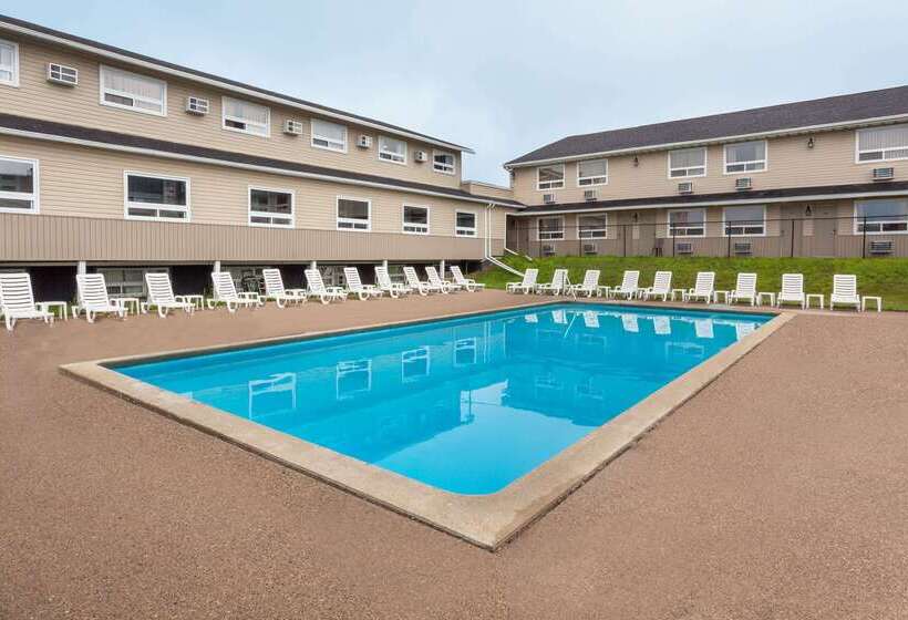 Отель Days Inn By Wyndham Fredericton