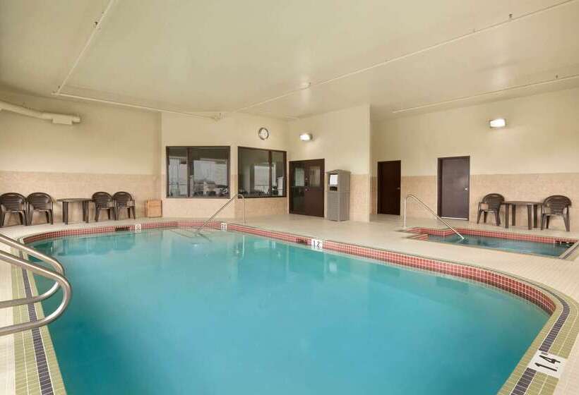 فندق Days Inn By Wyndham Innisfail