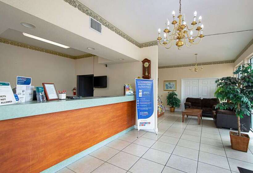 فندق Econo Lodge Inn & Suites