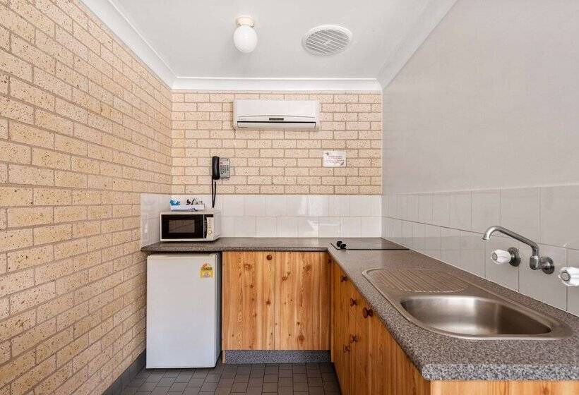 בית מלון כפרי Econo Lodge Moree Spa Motor Inn