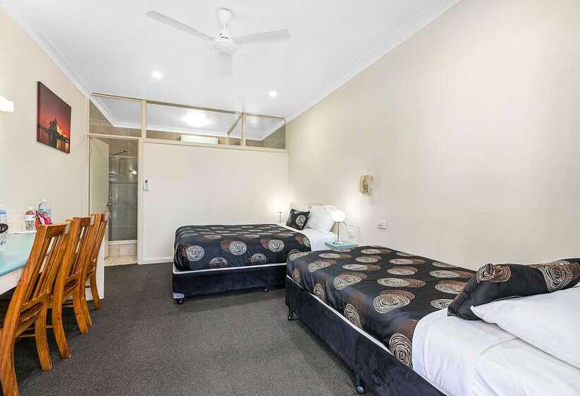 هتل Econo Lodge Park Lane