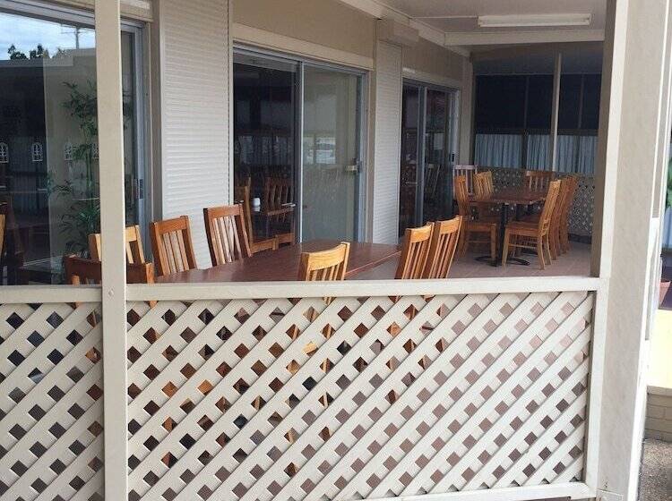 هتل Econo Lodge Park Lane