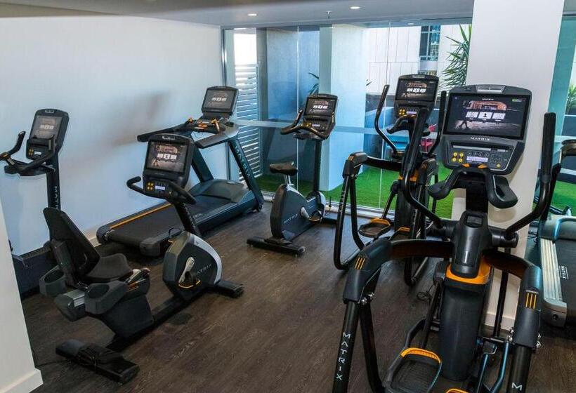 هتل Evolution Apartments